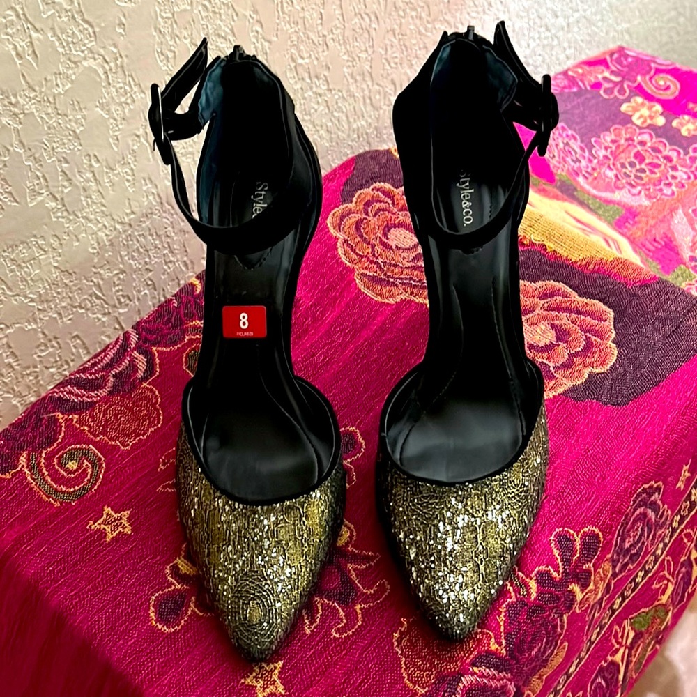 Womens Evening Gold and Black Shoes size 8